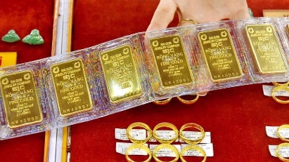 Domestic gold price up again