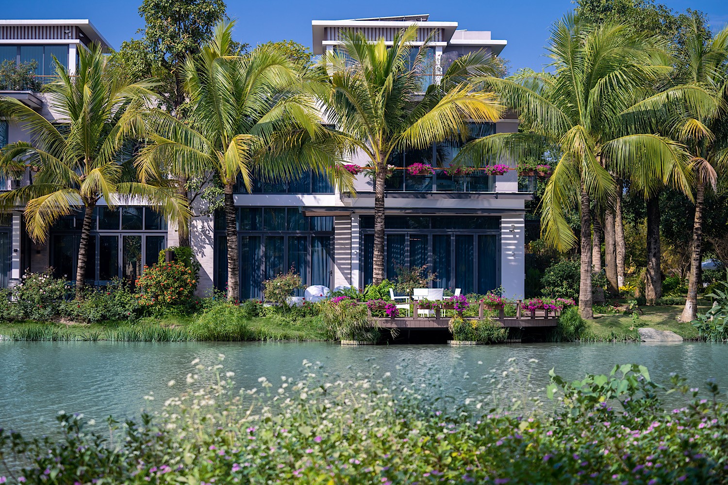 Biệt thự đảo Ecopark Grand - The Island - biểu tượng bất động sản giữa lòng thành phố xanh Ecopark.