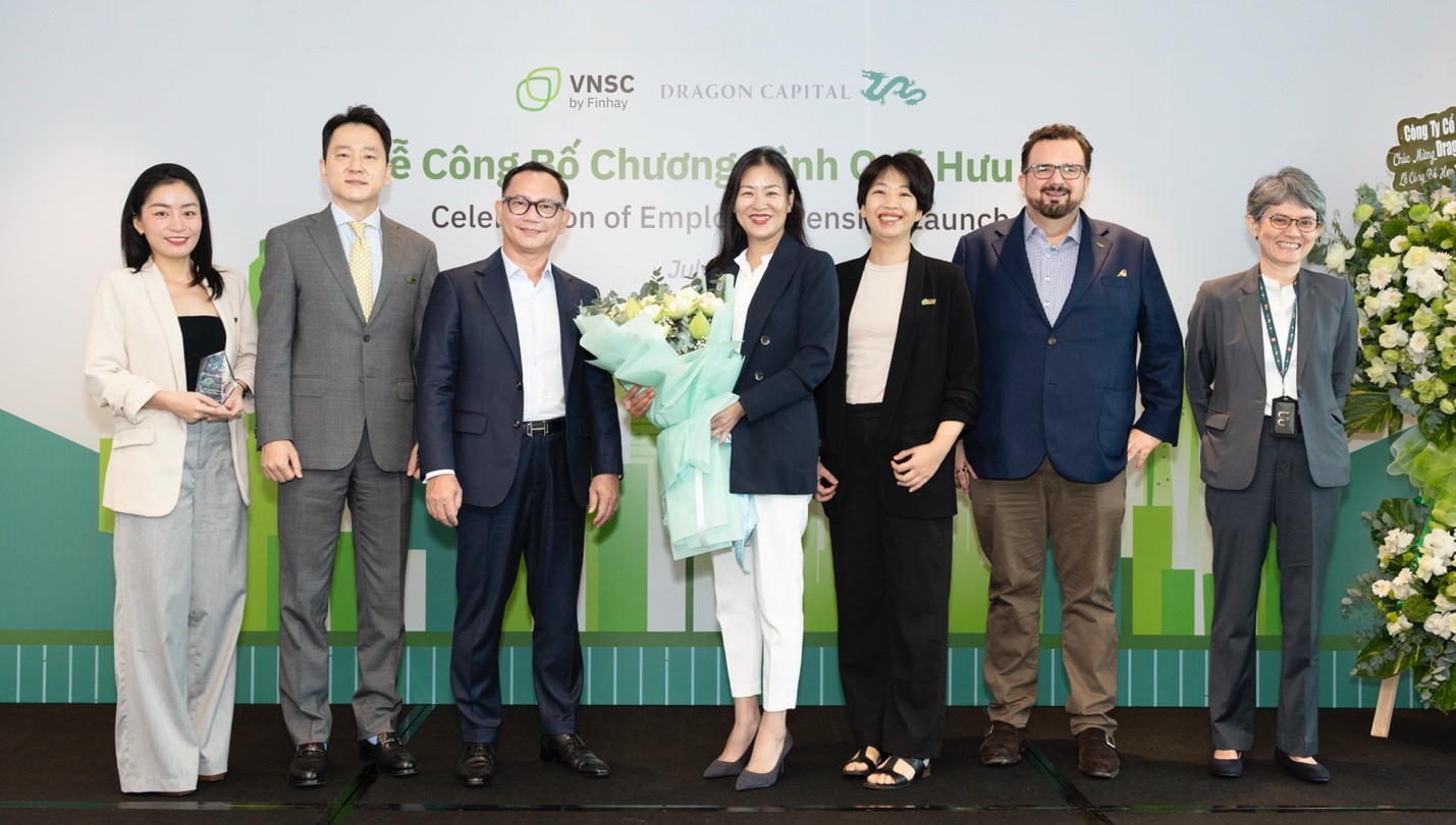 Lễ công bố hợp tác triển khai Chương trình Hưu trí bổ sung tự nguyện giữa Dragon Capital và VNSC.