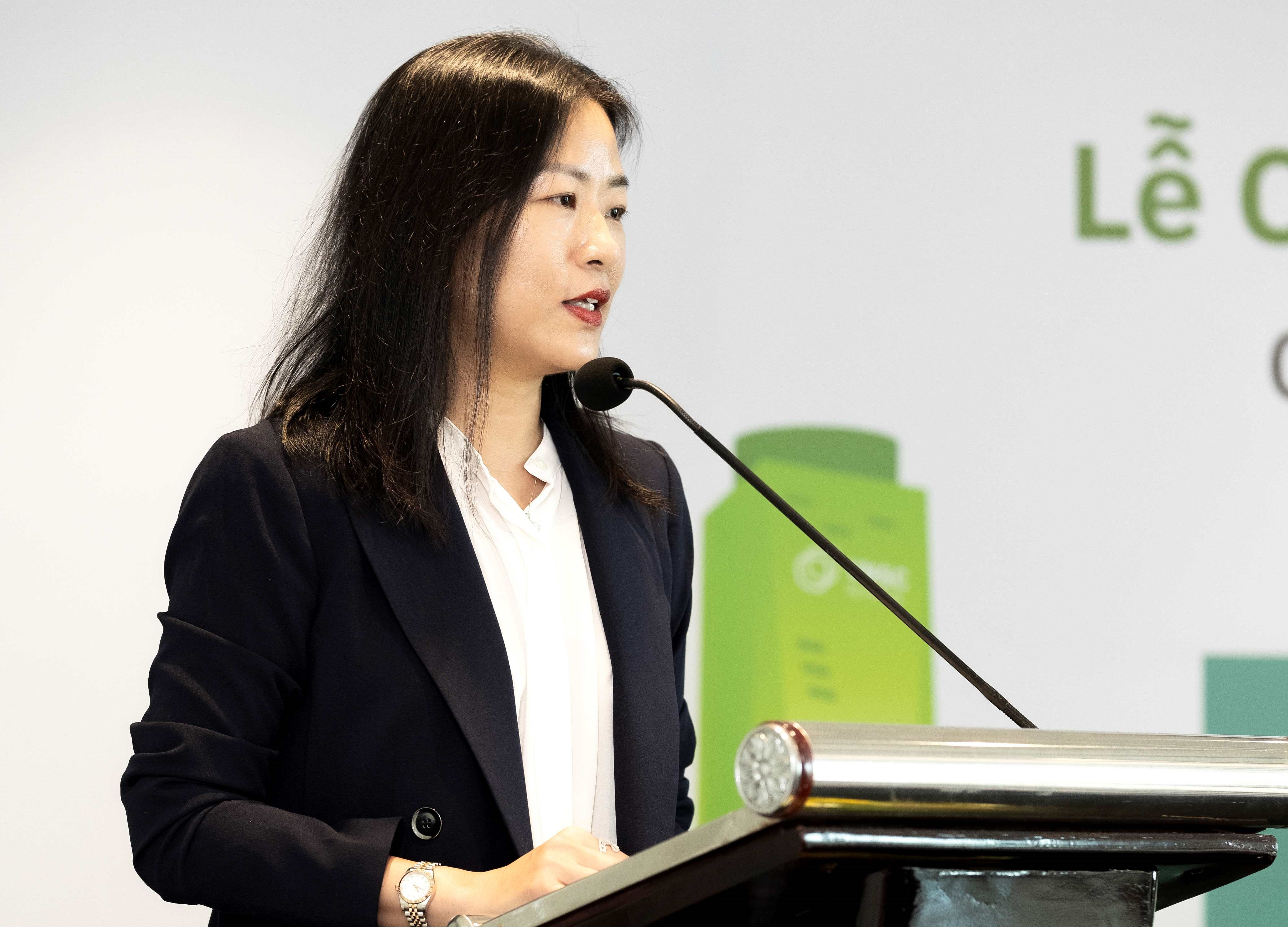 Bà Lương Thị Mỹ Hạnh, Giám đốc quản lý tài sản, khối trong nước Dragon Capital.