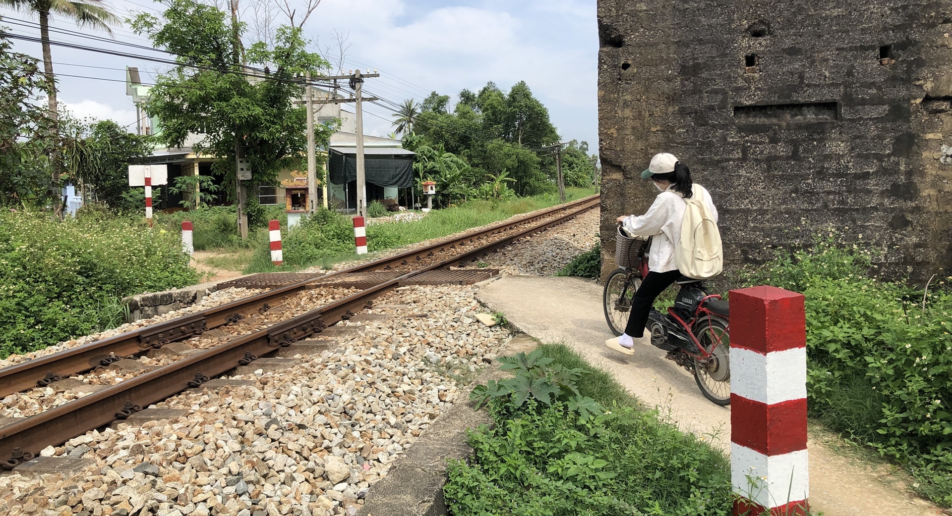 Lối đi tự mở đang là một thực trạng nhức nhối và nan giải của ngành đường sắt Việt Nam.