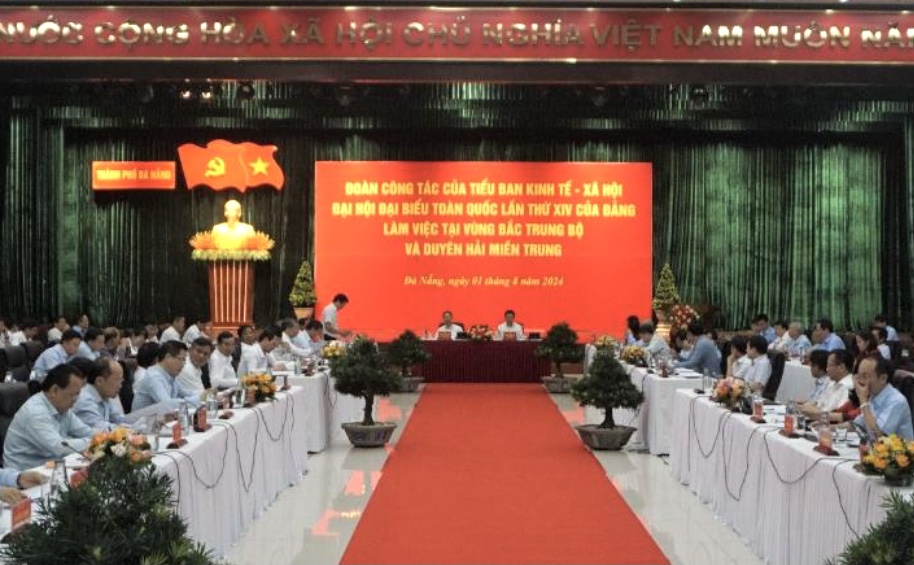  Quang cảnh buổi làm việc của Đoàn công tácTiểu ban kinh tế - xã hội Đại hội XIV của Đảng vơi lãnh đạo các tỉnh miền Trung.