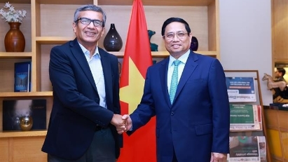 PM meets leading Indian economic conglomerates 