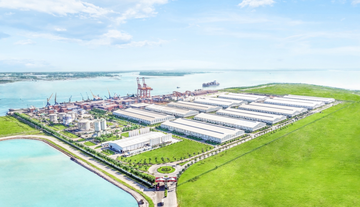 Cảng Chu Lai - cửa ngõ giao thương hàng hóa quốc tế với hệ thống kho bãi hơn 300.000 m2.
