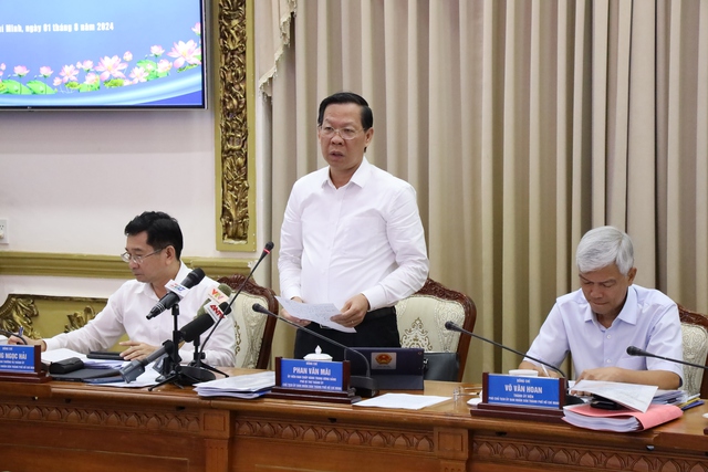 Chủ tịch Ủy ban nhân dân TP.HCM Phan Văn Mãi phát biểu tại phiên họp - Ảnh: TTBC TP.HCM.