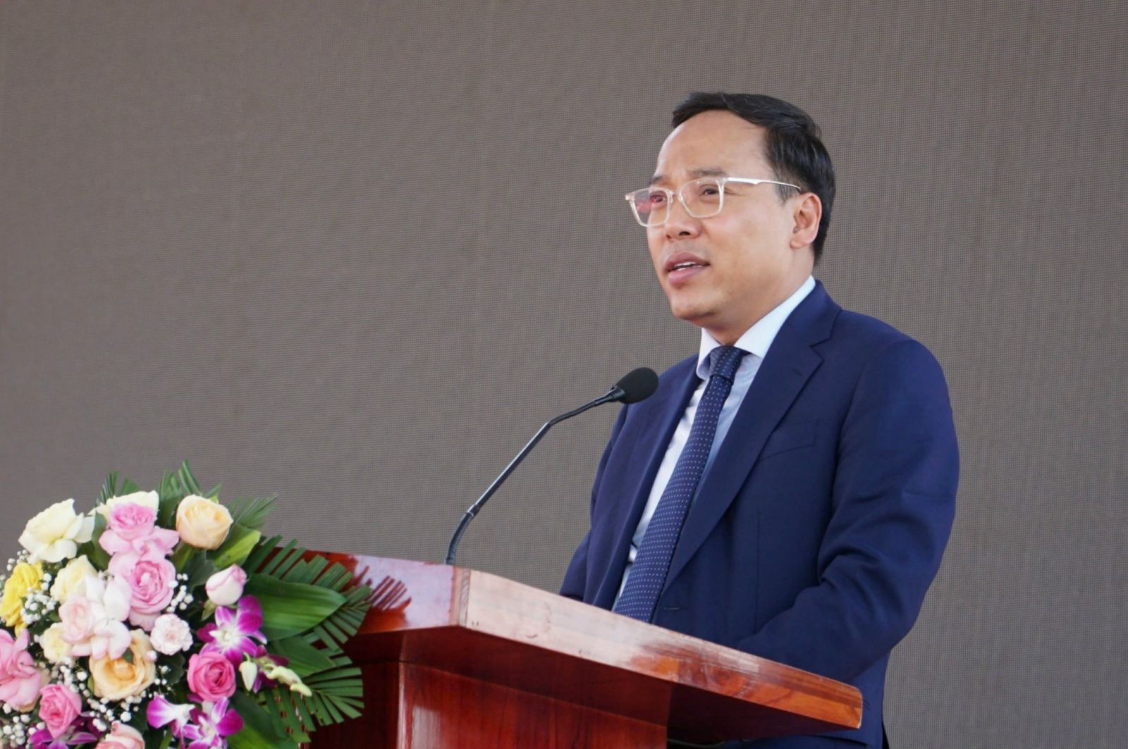 Ông Nguyễn Hoàng Long, Thứ trưởng Bộ Công Thương phát biểu tại Hội chợ EWEC - Đà Nẵng 2024. Ảnh Ngô Anh Văn.