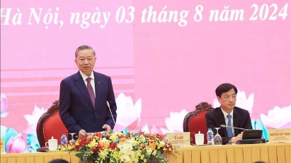 Party General Secretary and State President To Lam chairs international press conference