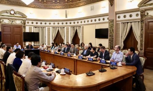 Thảo luận với lãnh đạo TP.HCM, các chuyên gia kinh tế lượng quốc tế đã 