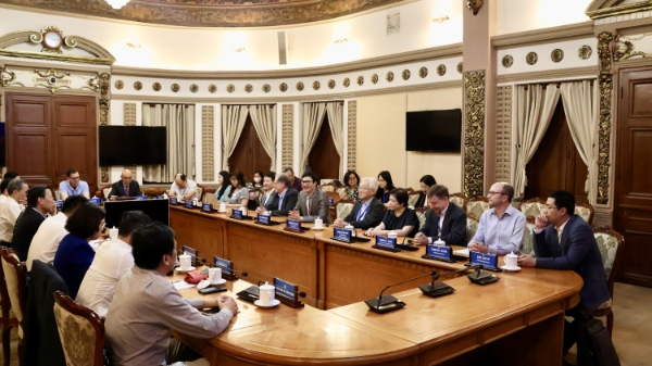 Thảo luận với lãnh đạo TP.HCM, các chuyên gia kinh tế lượng quốc tế đã 