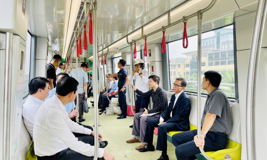 Hội đồng Kiểm tra Nhà nước về công tác nghiệm thu công trình xây dựng tiến hành kiểm tra hiện trường.