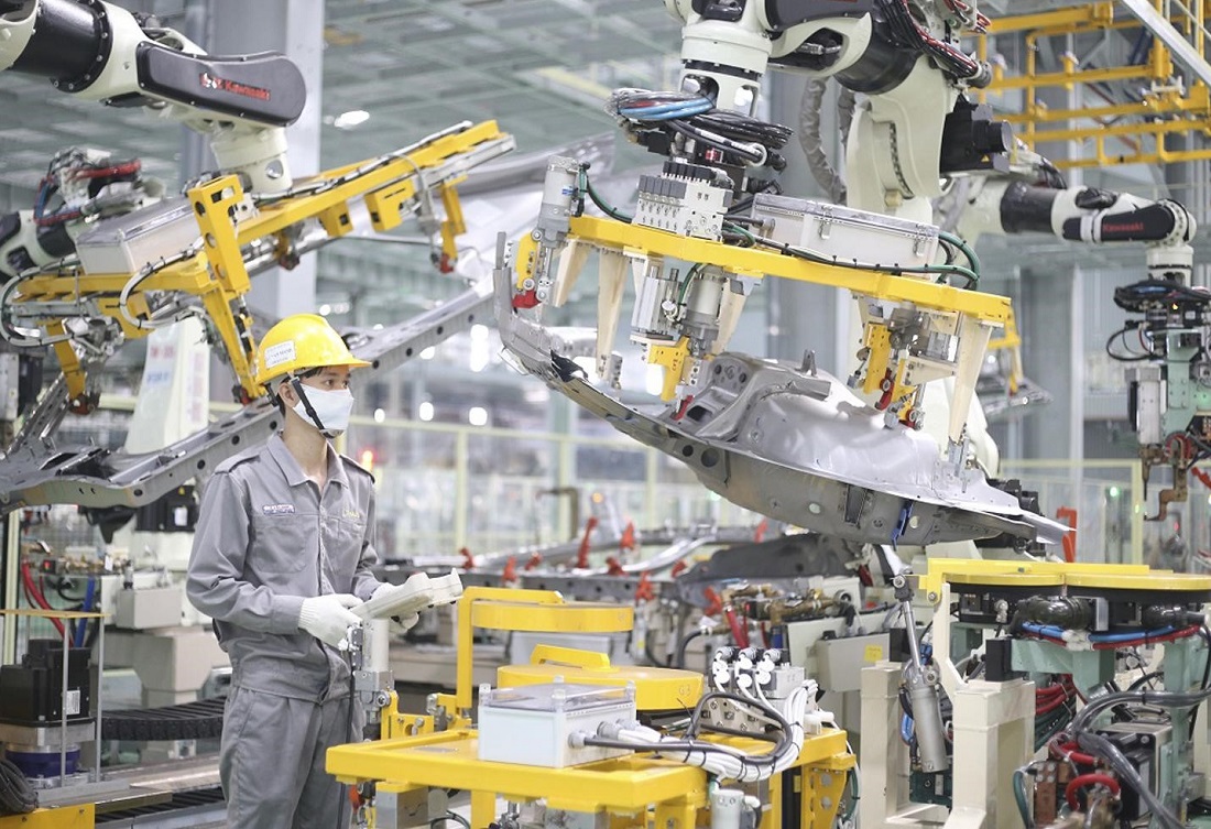 Ng&agrave;nh c&ocirc;ng nghiệp chế biến, chế tạo đ&atilde; trở lại đ&oacute;ng vai tr&ograve; dẫn dắt tăng trưởng của nền kinh tế.