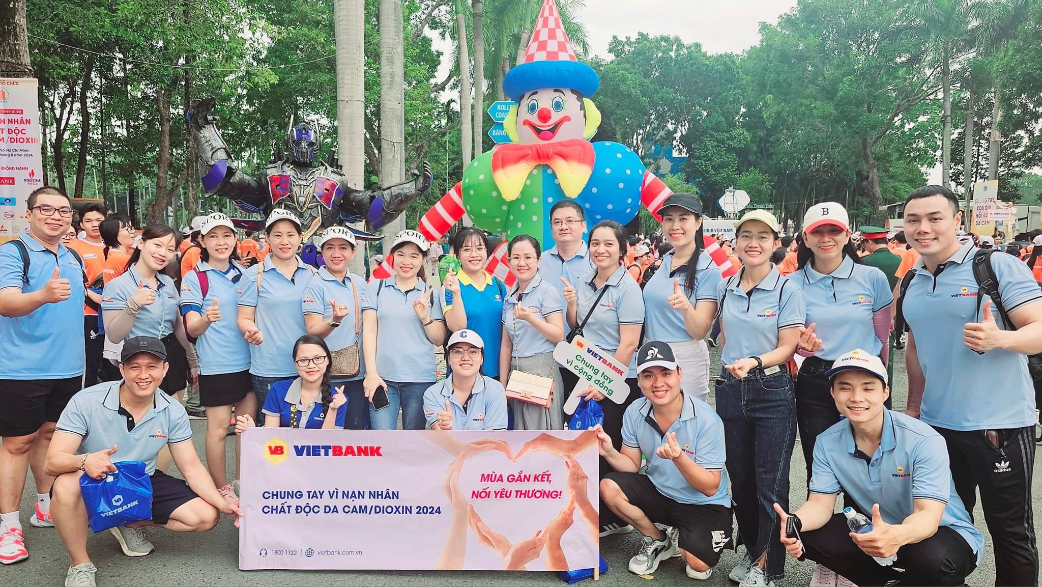 Vietbank đồng h&agrave;nh c&ugrave;ng chương tr&igrave;nh đi bộ &ldquo;V&igrave; nạn nh&acirc;n chất độc m&agrave;u da cam / Dioxin&rdquo;.