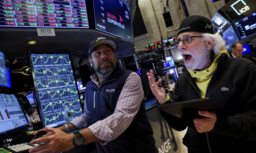 Dow Jones “bay” hơn 1.000 điểm, giá dầu nóng lên sau tin Trung Đông