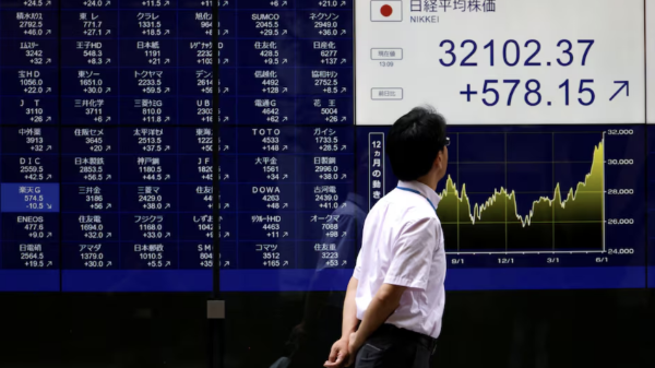 Chứng khoán Nhật hồi hơn 10%, đồng yên suy yếu