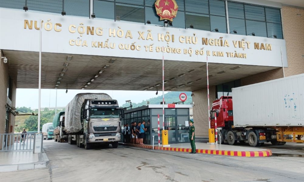 Lào Cai ghi nhận hoạt động xuất nhập khẩu 6 tháng năm 2024 có nhiều khởi sắc với giá trị xuất nhập khẩu, mua bán, trao đổi hàng hóa qua các cửa khẩu ước đạt 1,6 tỷ USD USD.