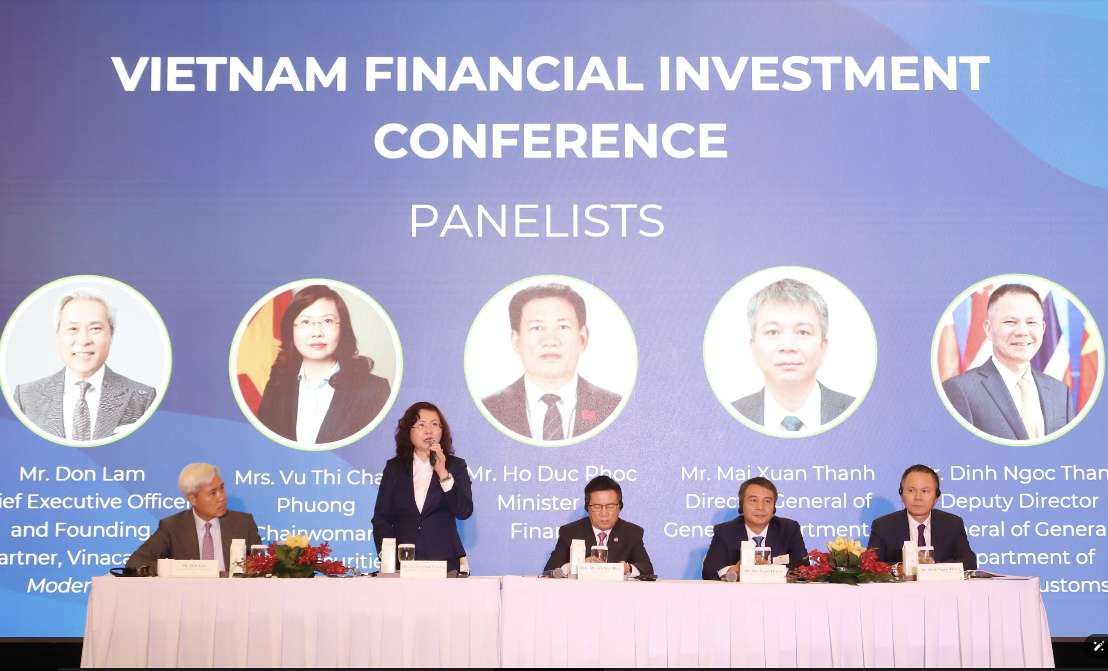 Chủ tịch Ủy ban Chứng khoán Vũ Thị Chân Phương phát biểu tại phiên đối thoại chính sách. 