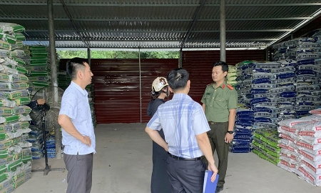 Ngăn chặn số lượng lớn phân bón giả chuẩn bị tuồn ra thị trường