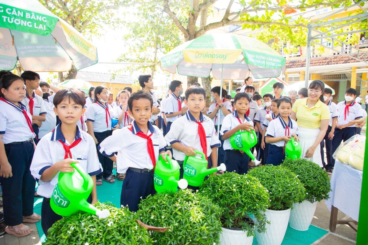 Quỹ khuyến học Sữa đậu nành Việt Nam được thành lập nhằm mục đích tăng cường sức khỏe thể chất và nâng cao kết quả học tập của các em học sinh.