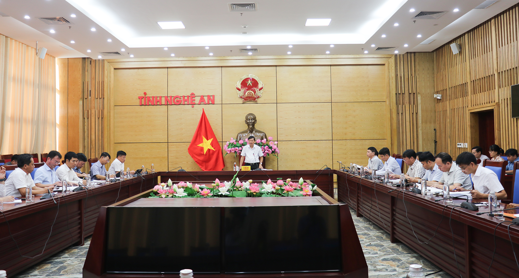 To&agrave;n cảnh buổi l&agrave;m việc