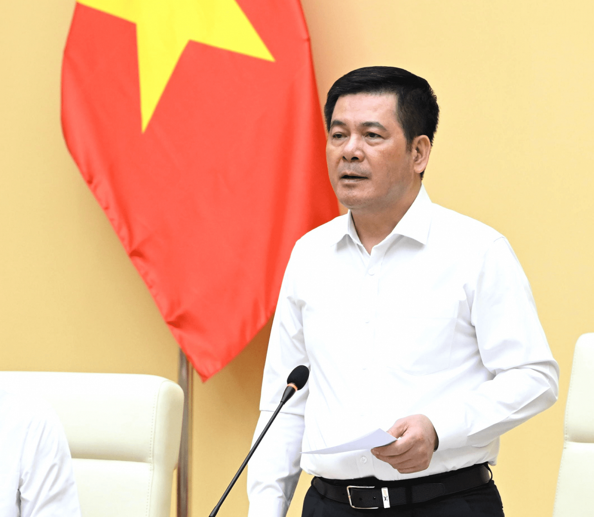 Bộ trưởng Nguyễn Hồng Diên: 