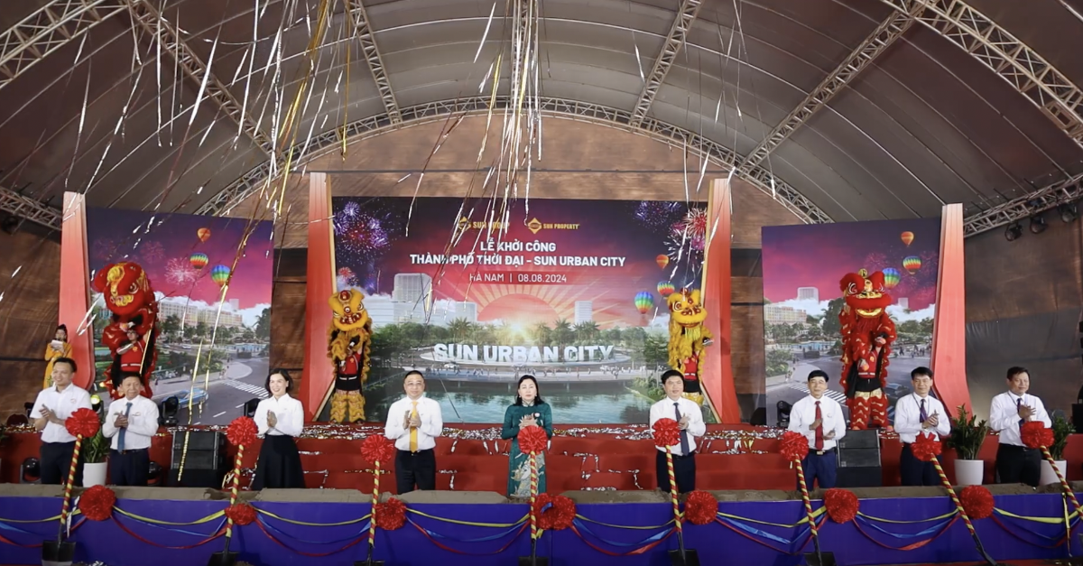 Lãnh đạo địa phương và Chủ đầu tư làm nghi thức khởi công dự án