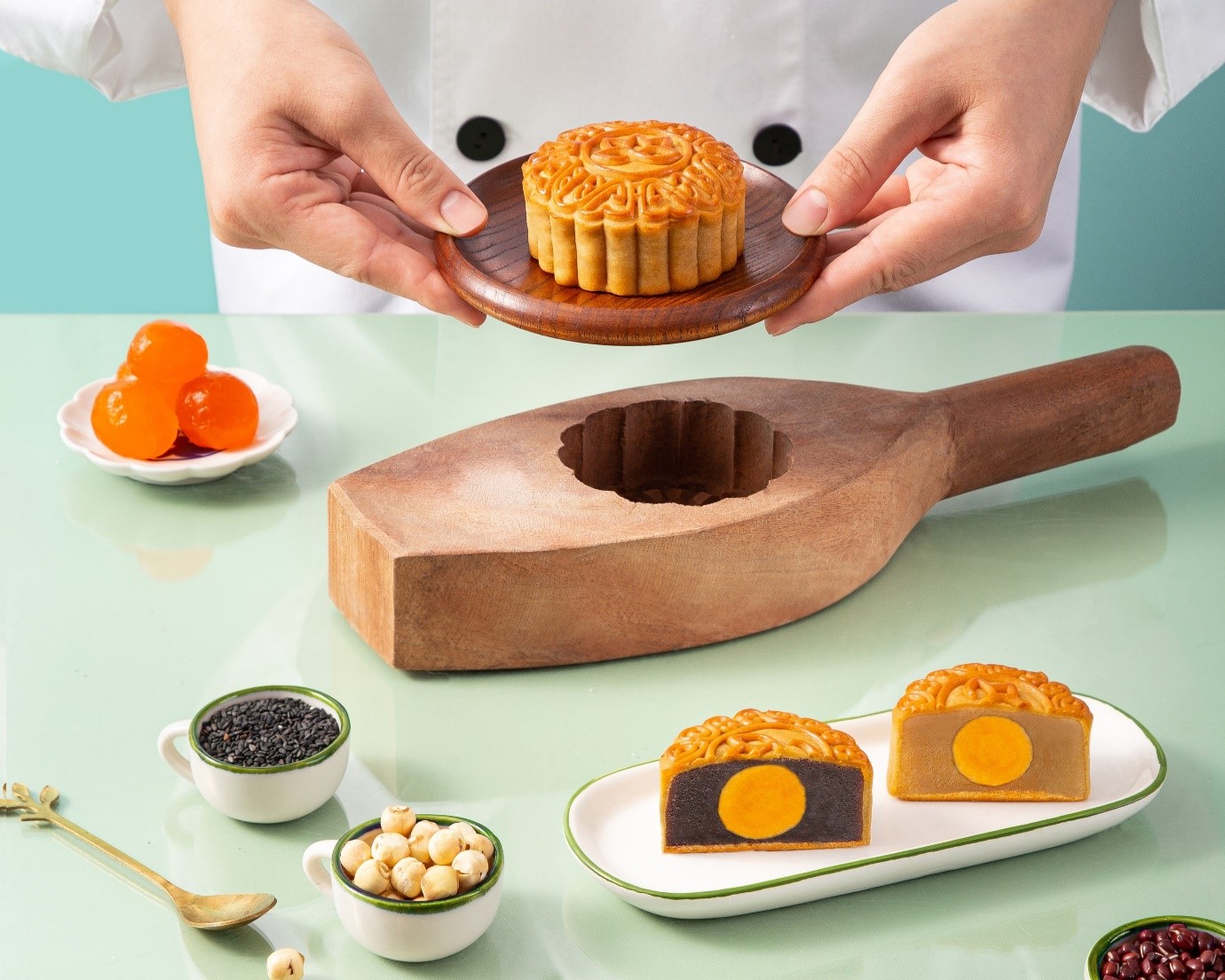 Bánh Trung thu theo phong cách Hồng Kông tại khách sạn Hà Nội.