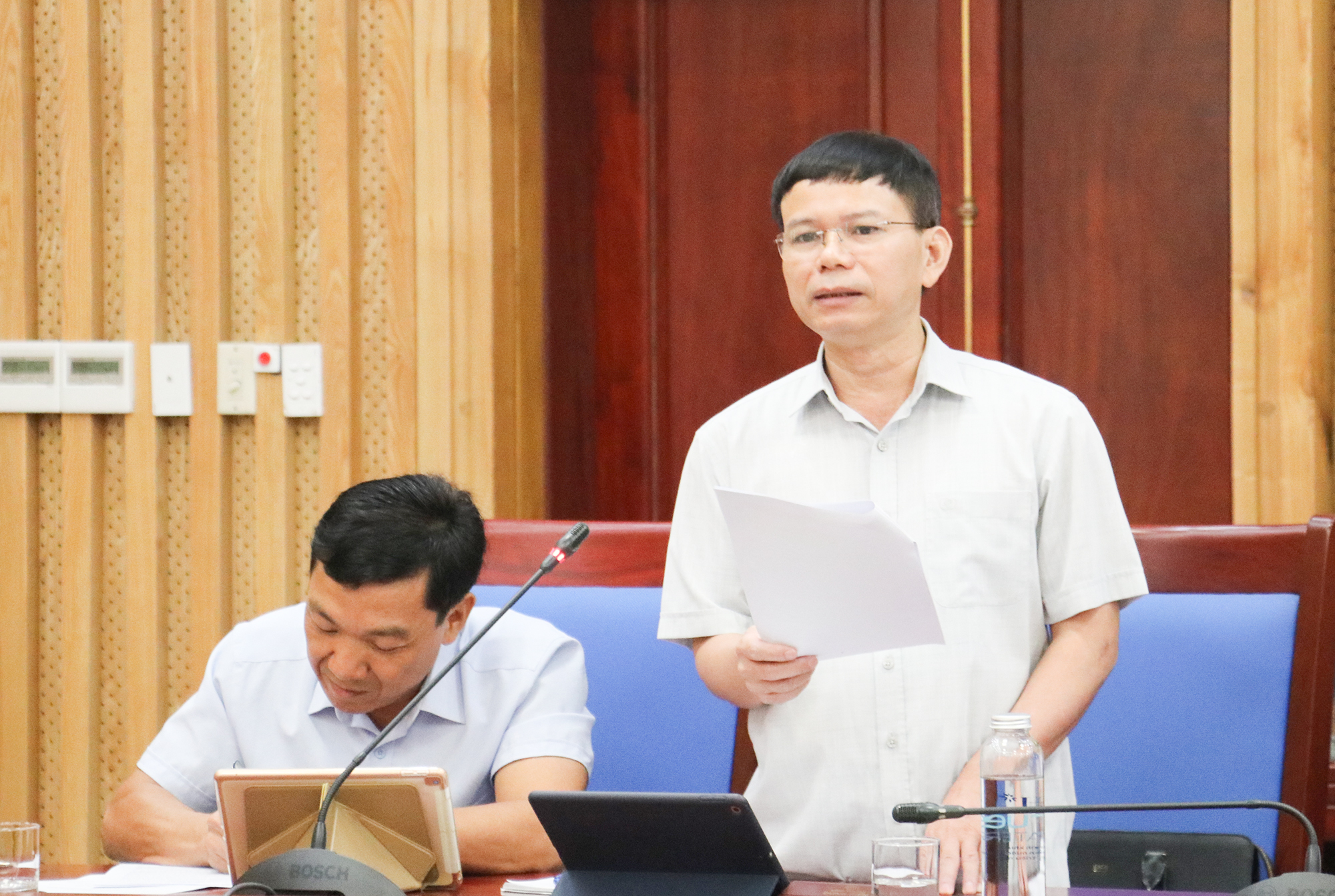 Ph&oacute; Gi&aacute;m đốc Sở T&agrave;i nguy&ecirc;n v&agrave; M&ocirc;i trường Nghệ An Phạm Văn To&agrave;n b&aacute;o c&aacute;o kết quả c&ocirc;ng t&aacute;c bồi thường giải ph&oacute;ng mặt bằng