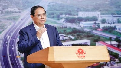 PM requests to complete additional 1,200 km of expressways by 2025