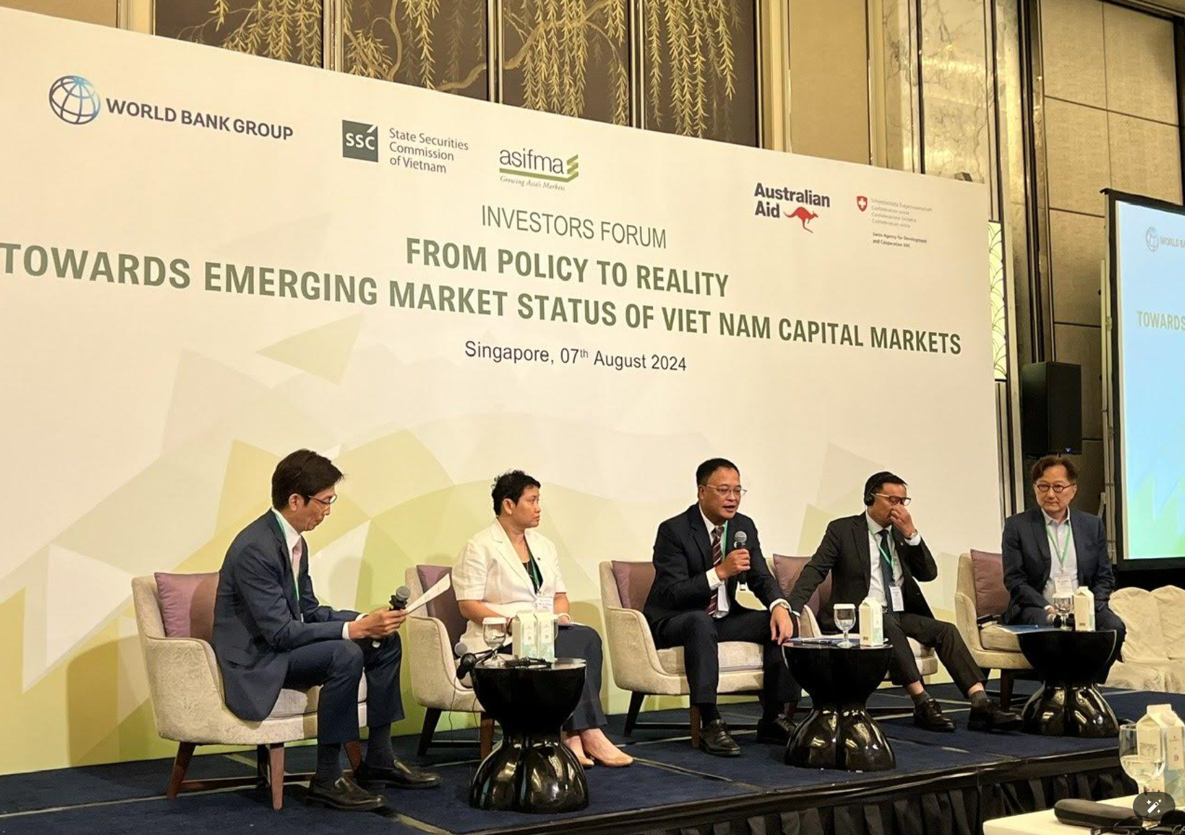 Diễn đàn đầu tư “từ chính sách đến thực tiễn hướng tới nâng hạng thị trường vốn Việt Nam lên thị trường mới nổi”. 