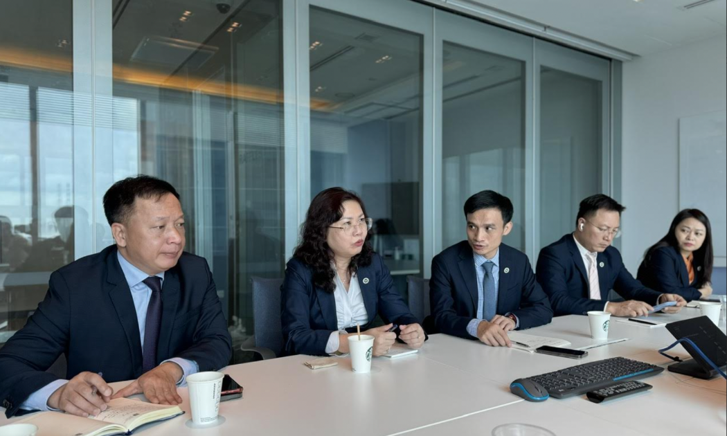 Chủ tịch Uỷ ban Chứng khoán Nhà nước Vũ Thị Chân Phương phát biểu tại buổi làm việc.