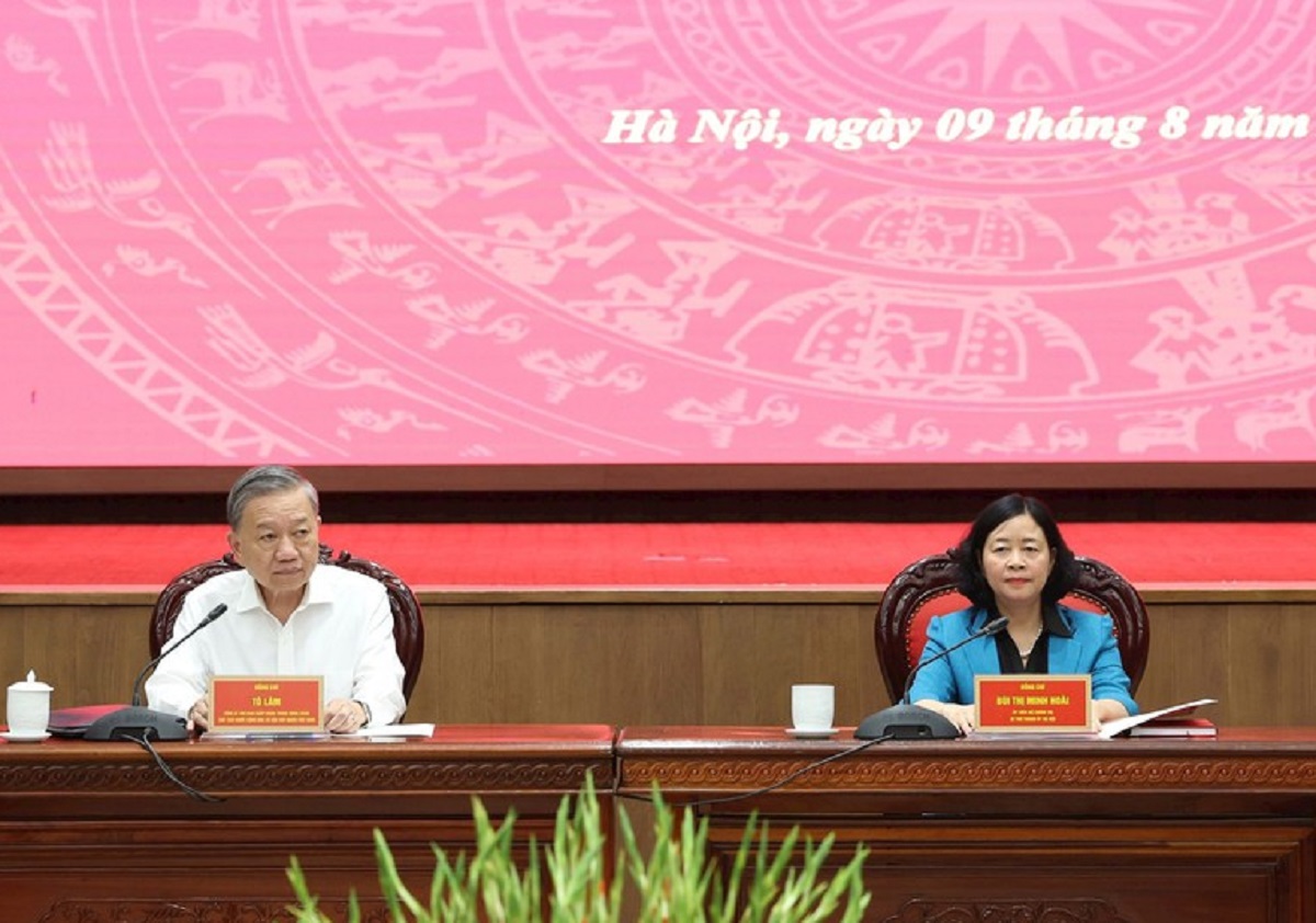 Tổng Bí thư, Chủ tịch nước Tô Lâm cùng Bí thư Thành ủy Hà Nội Bùi Thị Minh Hoài chủ trì cuộc làm việc.