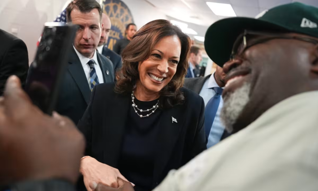Tham dò cho thấy bà Kamala Harris được cử tri Mỹ ủng hộ nhiều hơn ông Trump về các vấn đề kinh tế - Ảnh: Getty Images