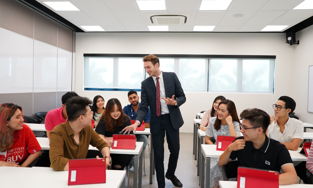 Muốn dạy, học tiếng Anh có hiệu quả cần phải thay đổi tư duy từ học lấy kiến thức để đi thi sang có kiến thức làm nền tảng tiếng Anh cơ bản.