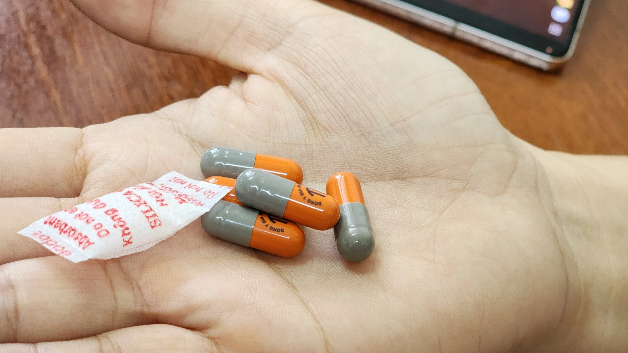 Chị em không nên tìm đến các sản phẩm trôi nổi, không rõ nguồn gốc để rồi nhận hậu quả đối với sức khỏe.