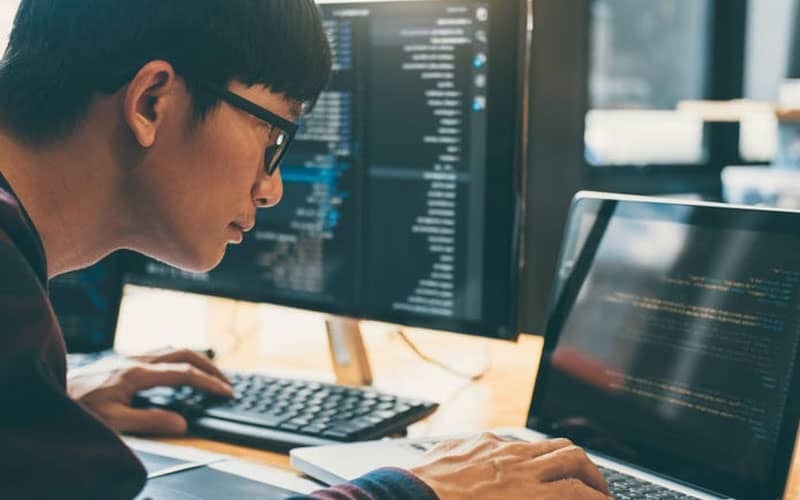 Nắm vững công nghệ AI và machine learning là yếu tố quan trọng với các ứng viên vì các công ty đang tích cực áp dụng những công nghệ này.  