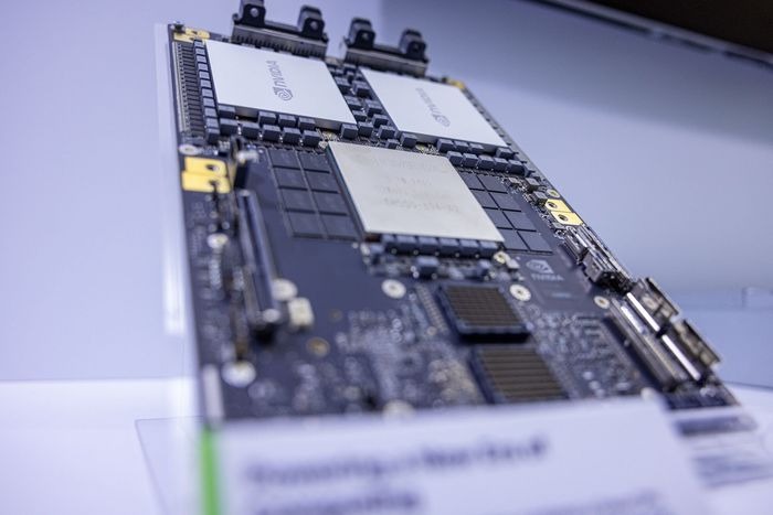 Khách hàng của Nvidia ở Hoa Kỳ sẽ có quyền truy cập vào các chip Blackwell mới nhất và dòng phần cứng GB200. Ảnh: Annabelle Chih/Bloomberg News