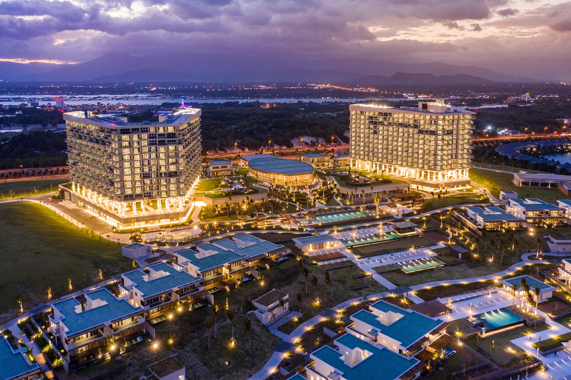 Ước tính hệ thống năng lượng mặt trời sẽ giúp Alma Resort Cam Ranh giảm đến 72.670 tấn khí thải carbon (CO2) trong khoảng thời gian 25 năm.