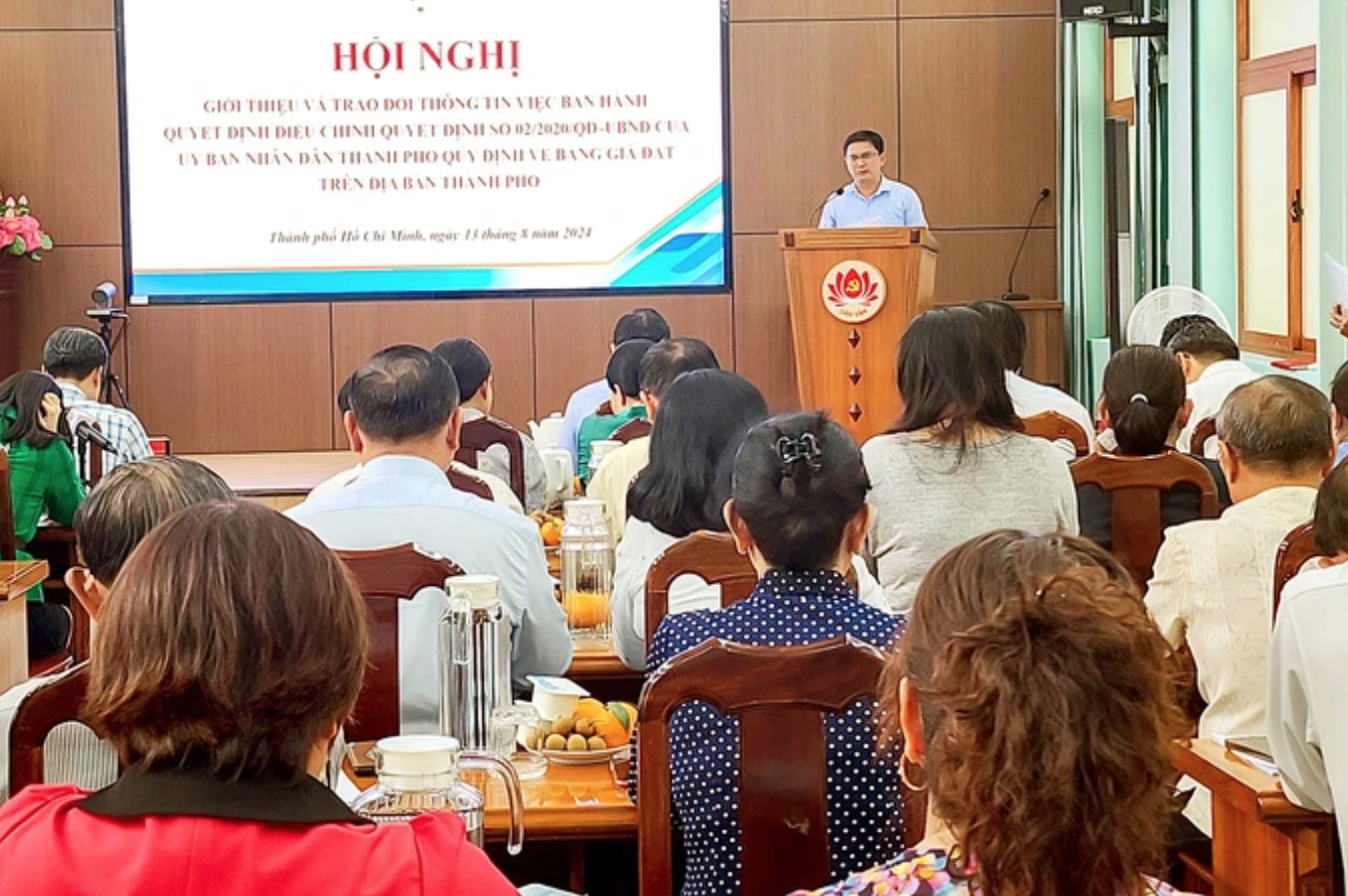 Ông Nguyễn Mạnh Cường,Trưởng ban Dân vận Thành ủy TP.HCM, phát biểu tại hội nghị - Ảnh: TB.