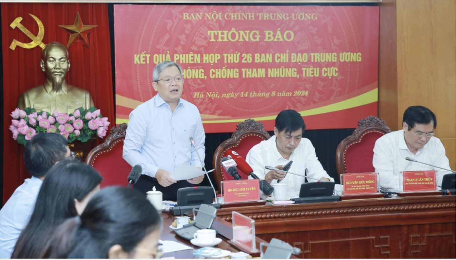 Thiếu tướng Hoàng Anh Tuyên, Phó Chánh Văn phòng Bộ Công an, Người phát ngôn Bộ Công an. 