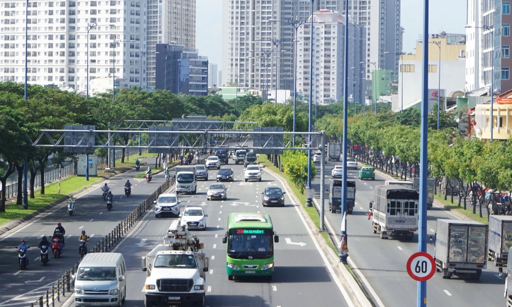Xem xét cơ chế hỗ trợ giá điện đối với trạm sạc điện phục vụ phương tiện giao thông xanh.