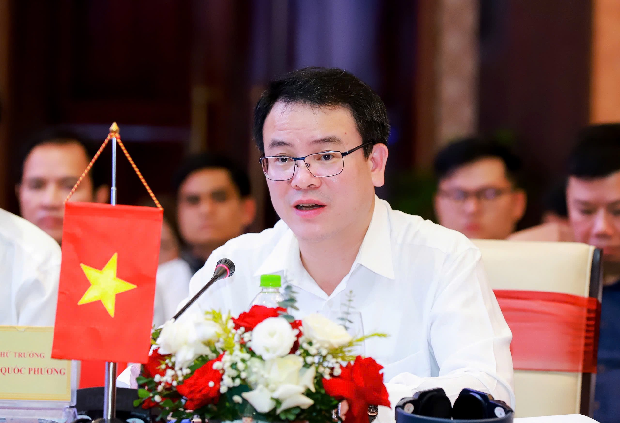 Thứ trưởng Bộ Kế hoạch và Đầu tư Trần Quốc Phương cho biết Việt Nam sẽ tiếp tục mua điện từ Lào theo thỏa thuận đã ký kết.