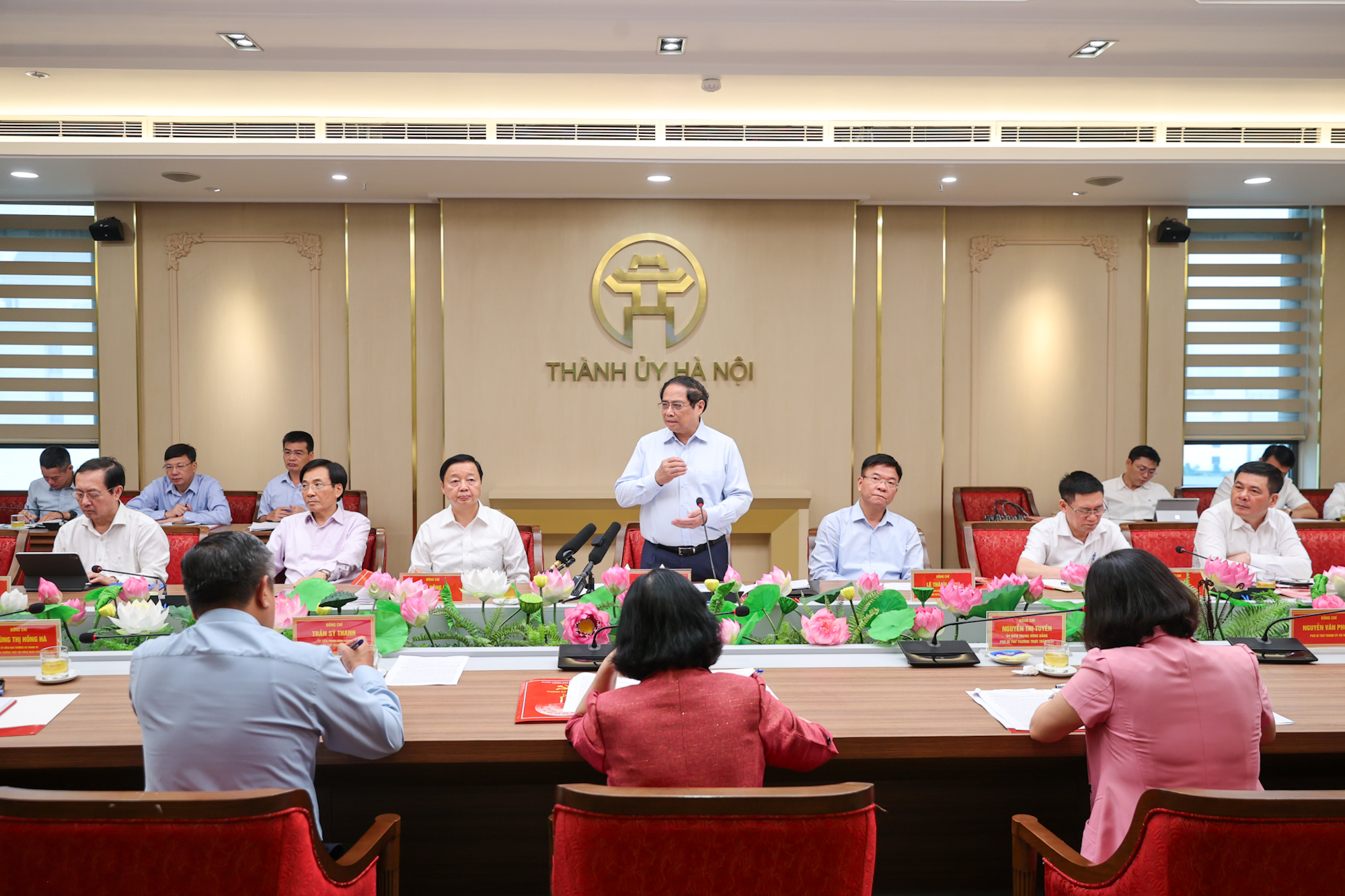 Thủ tướng ph&aacute;t biểu tại cuộc l&agrave;m việc - Ảnh: VGP