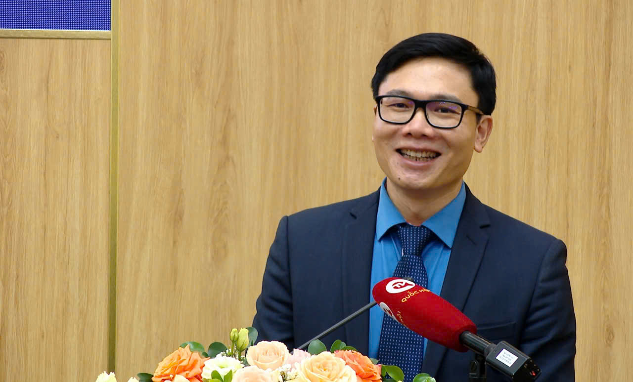 GS.TS Nguyễn Đức Khương, Chủ tịch AVSE Global gợi mở một số nội dung xoay quanh câu chuyện chuyển đổi hình thức sản xuất từ nâu sang xanh. Ảnh: THNB.