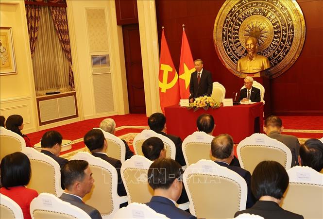 Tổng Bí thư, Chủ tịch nước Tô Lâm chia sẻ với cộng đồng người Việt Nam ở nước ngoài. Ảnh: TTXVN.