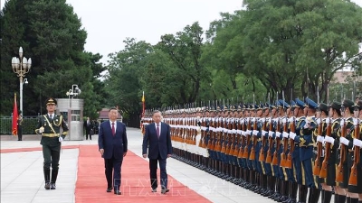 Grand welcome ceremony held in Beijin for Party General Secretary and President To Lam and his spouse