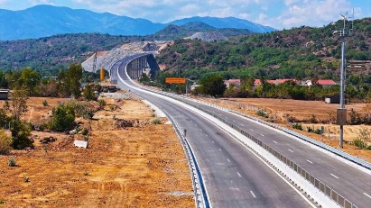 PM cals for join efforts to complete 3,000 km of expressways by 2025