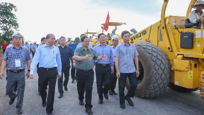 PM examines construction of Khanh Hoa - Buon Ma Thuot expressway