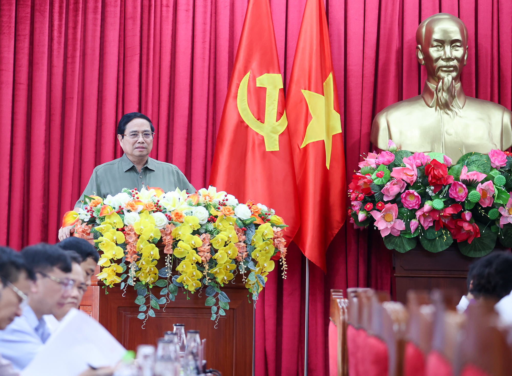 Thủ tướng đề nghị Đảng bộ, ch&iacute;nh quyền, qu&acirc;n v&agrave; d&acirc;n tỉnh Đắk Lắk ph&aacute;t huy tinh thần 