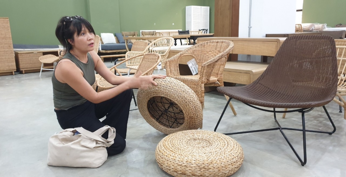 Biến lục b&igrave;nh tr&ocirc;i dạt, r&aacute;c v&agrave; cỏ biển th&agrave;nh 