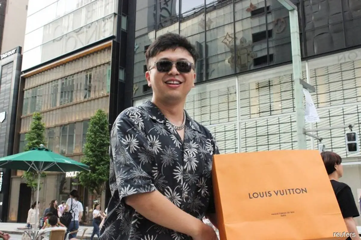 Chi tiêu du lịch mạnh mẽ từ khách châu Á, đặc biệt là Trung Quốc, đã thúc đẩy doanh số của nhiều thương hiệu.